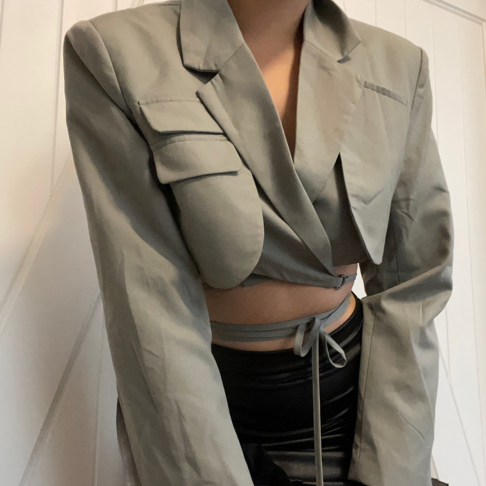 Cropped tie blazer - Picture 2 of 2